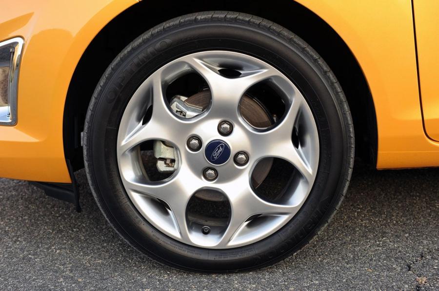  Ford Fiesta SES 2011 года  (фото 43 из 59)